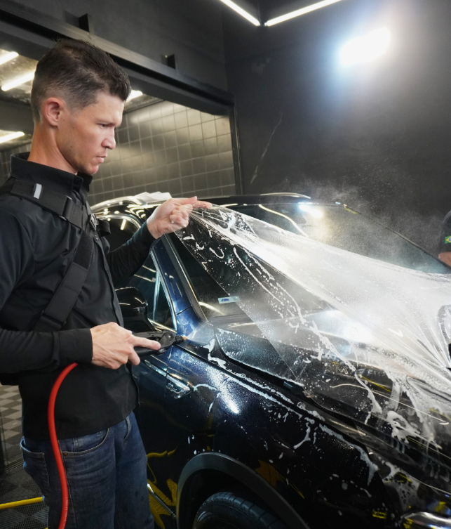 Aplicação profissional de PPF em ambiente controlado