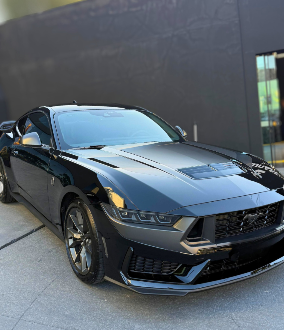 Carro com PPF aplicado - Mustang protegido